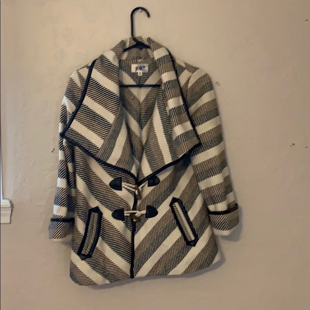 Jolt toggle coat